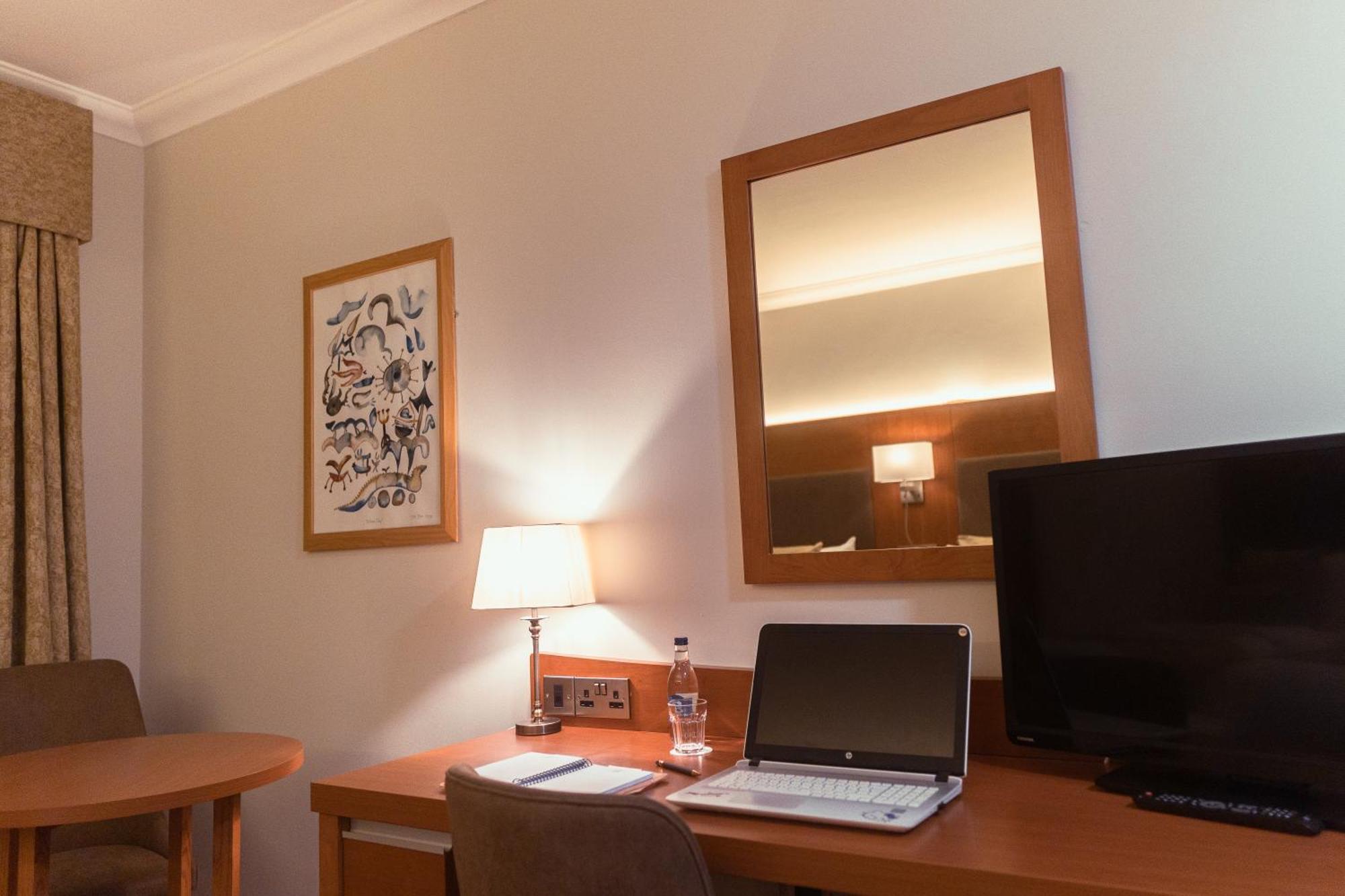 Uppercross House 3*