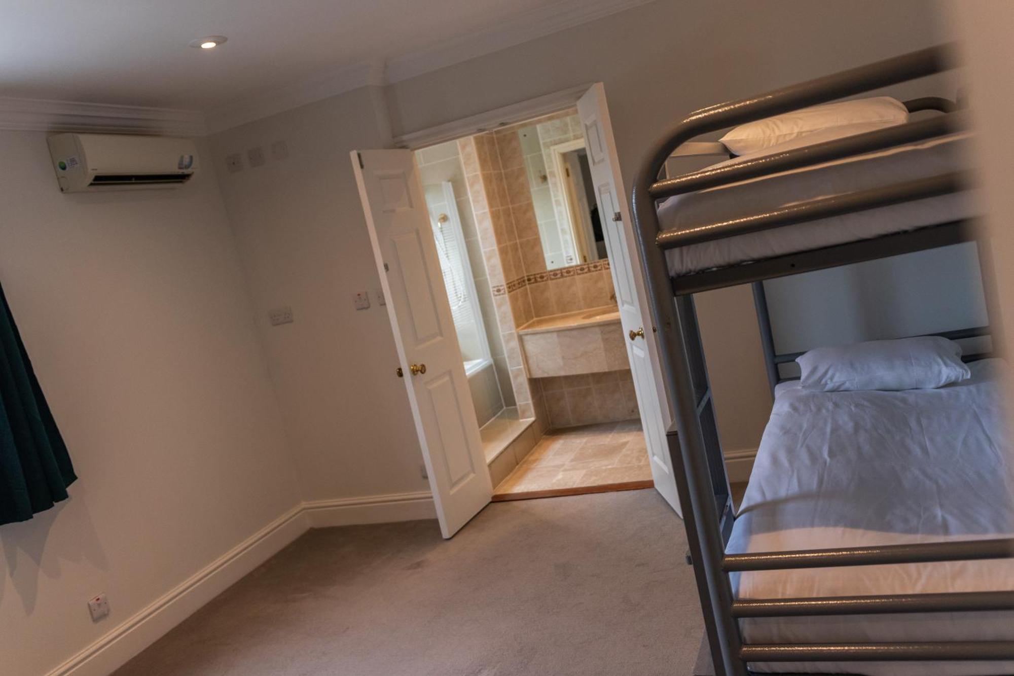 The Dawson - Hostel