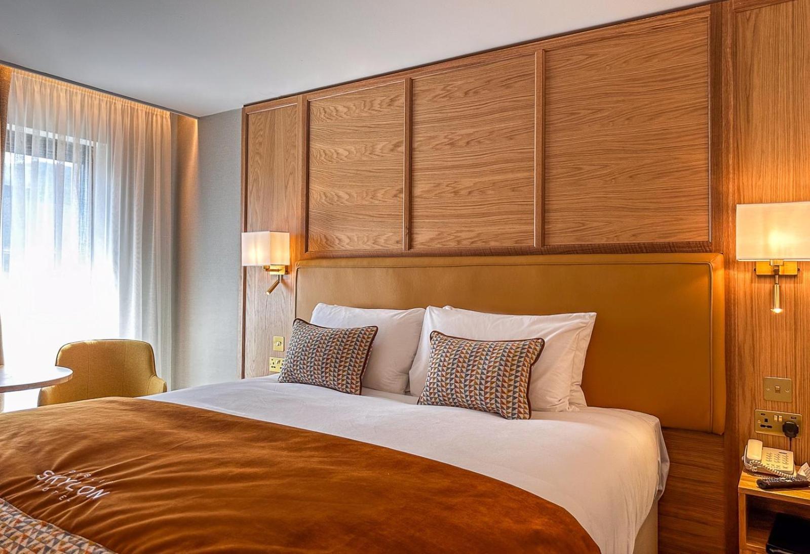 Hotel Skylon 4*
