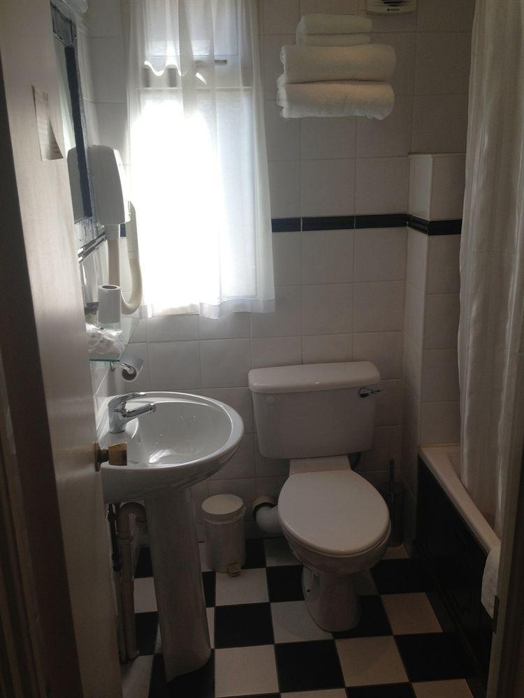 Uppercross House 3*