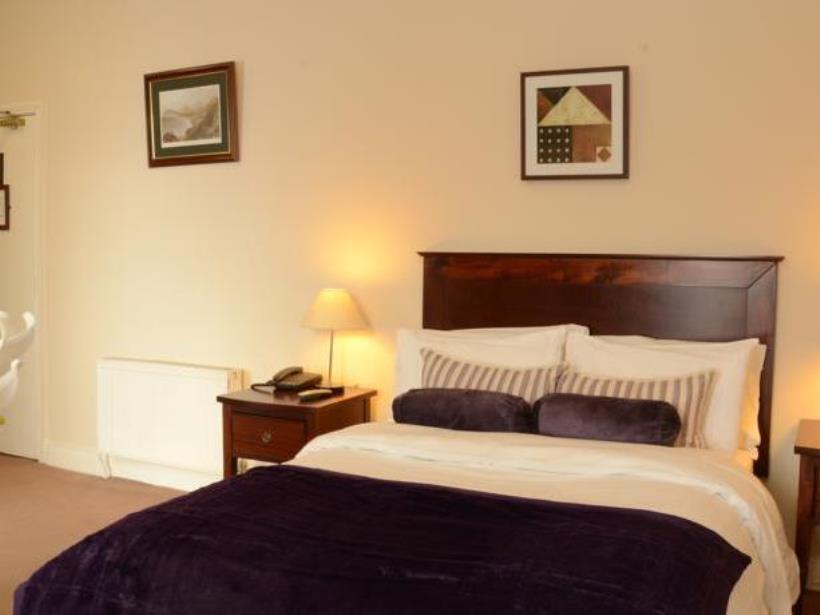 Uppercross House Hotel