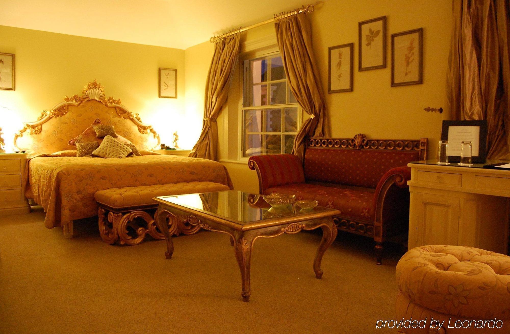 The Dawson - Hostel