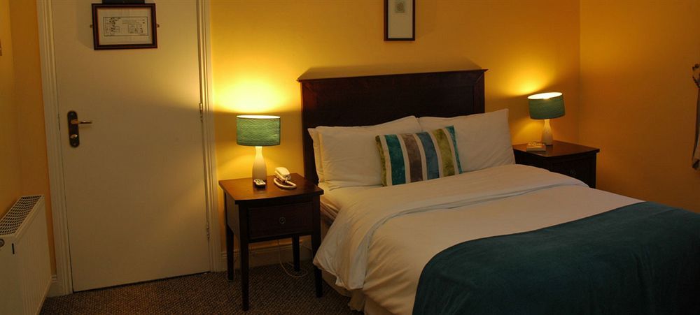 Uppercross House Hotel 3*
