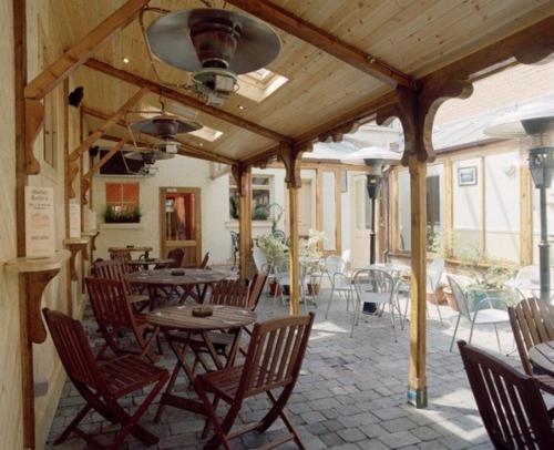 Uppercross House Hotel
