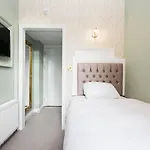 Stauntons On The Green Hotel