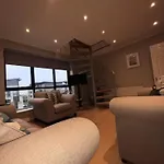 The Coastal Apartment - Homestay