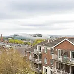 Stylish Central Apt At Aviva