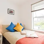 2 Bedroom Riverside Apartment Sleeps 5