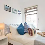 2 Bedroom Riverside Apartment Sleeps 5