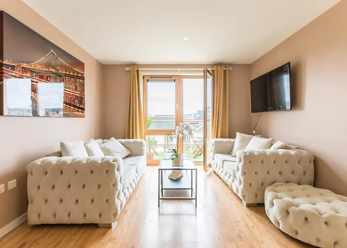 Stylish Central Apt At Aviva