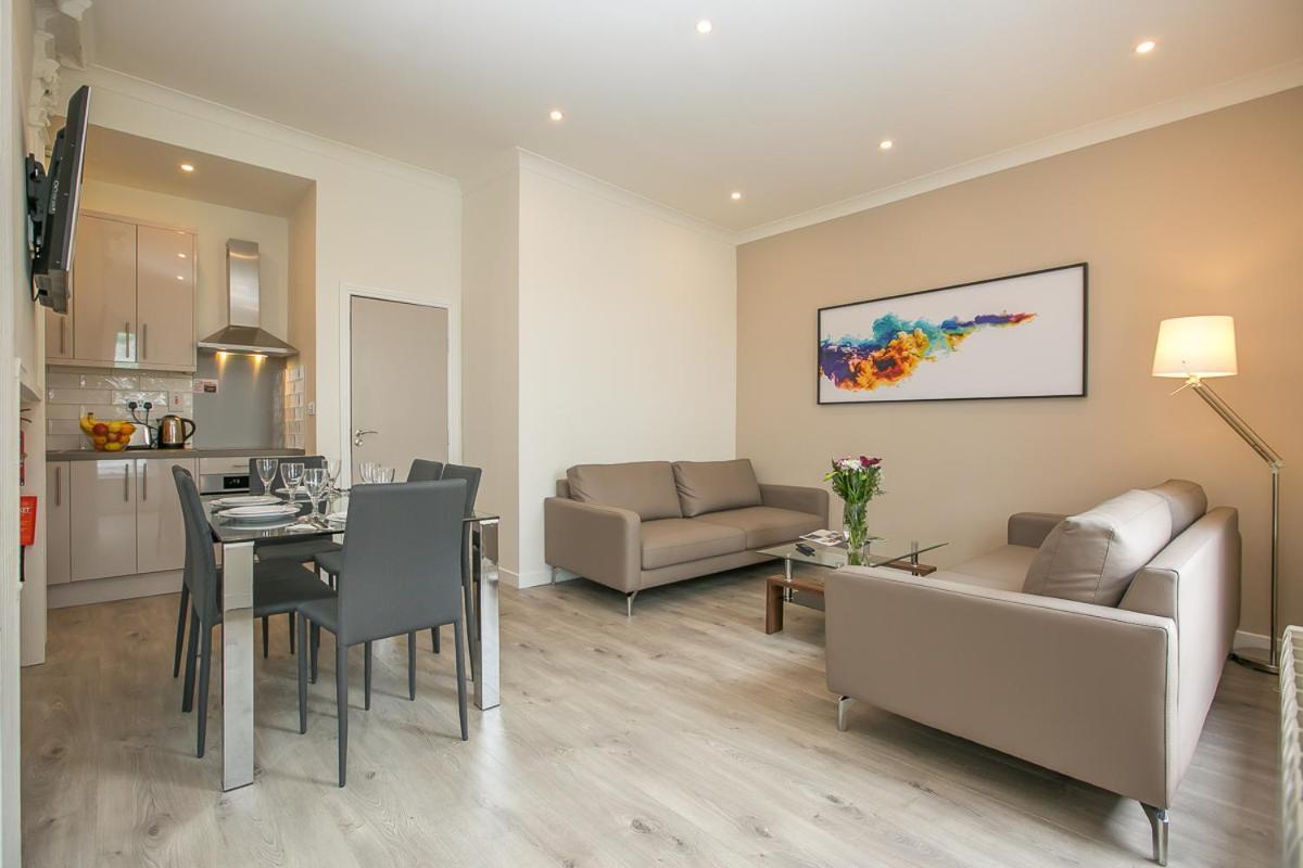 Apartment St Stephen's District-1 *