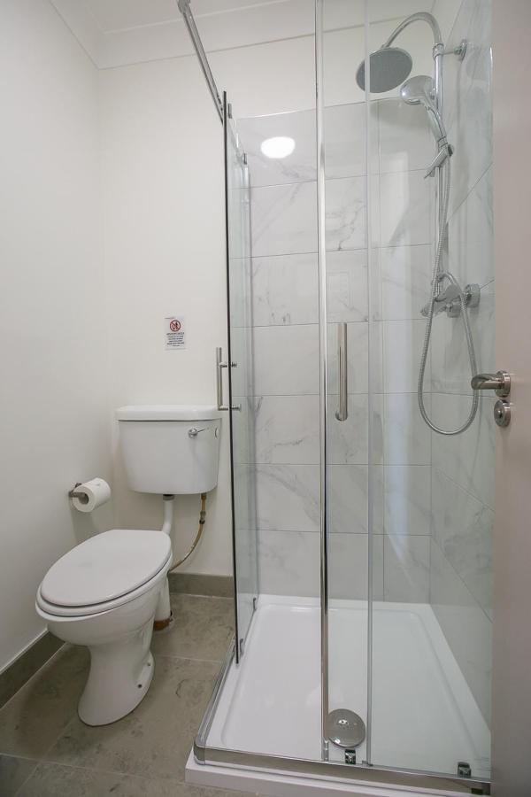 Apartment St Stephen's District-1 *