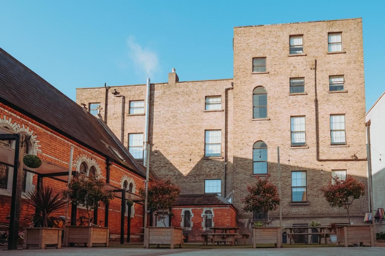 Gardiner House Hostel *
