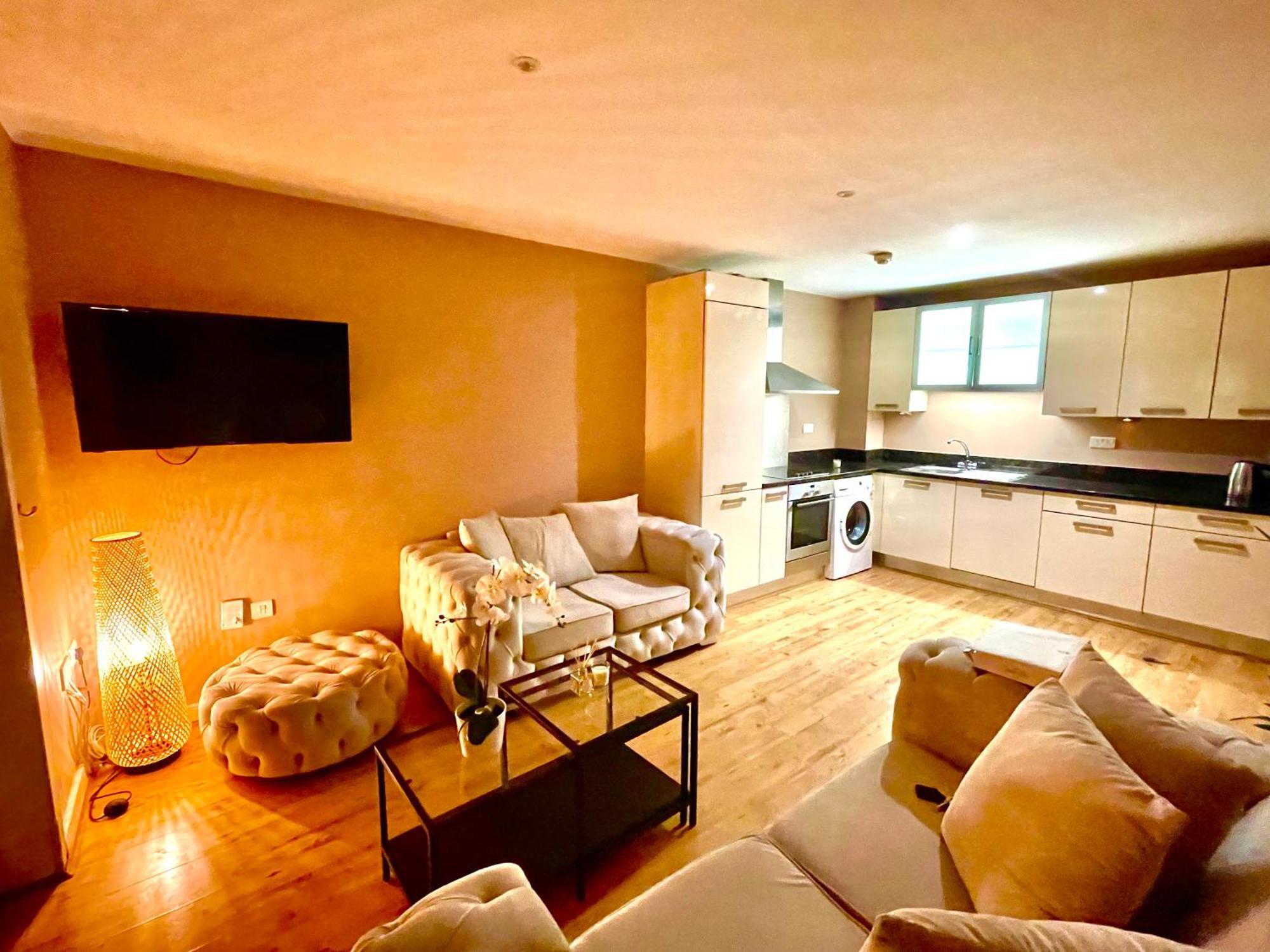Stylish At Aviva Apartment
