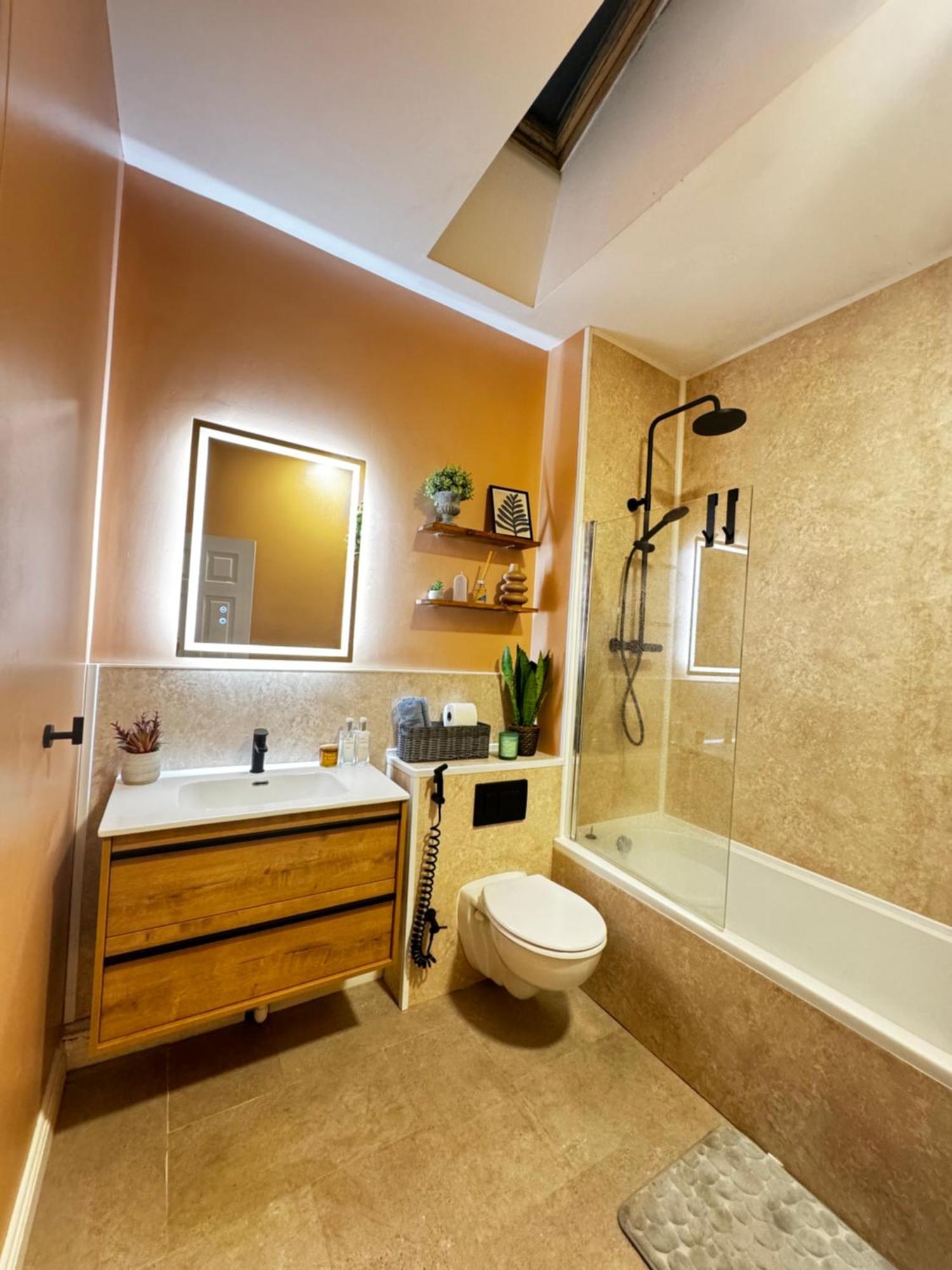 Finnstown Hall- Private In Shared With The Host Homestay Dublin