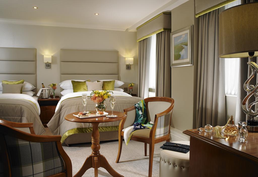 Buswells 3*