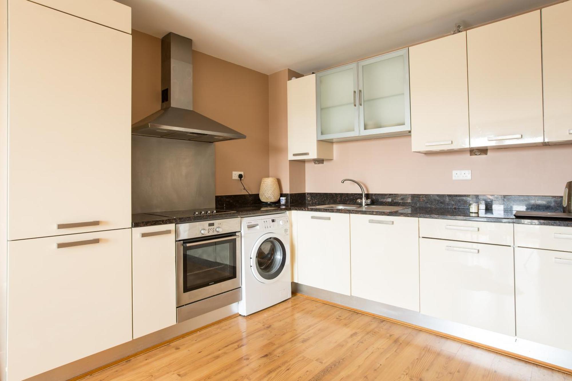 Stylish At Aviva Apartment