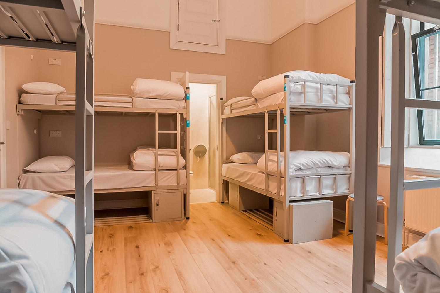 Gardiner House Hostel *