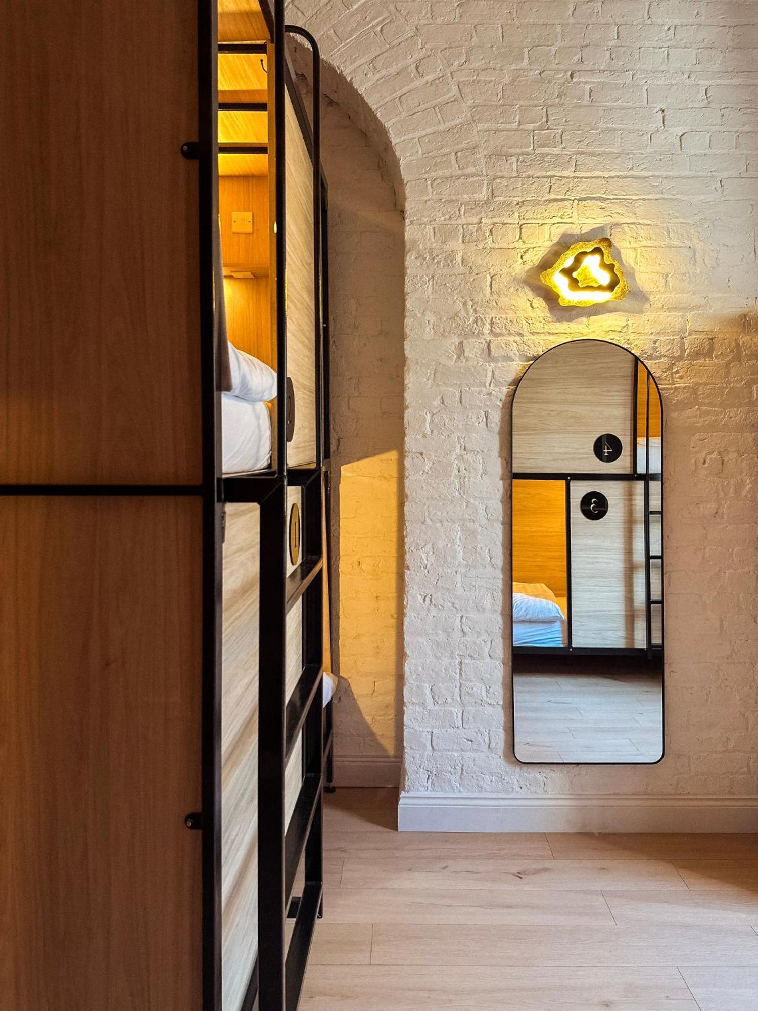 Gardiner House Hostel *