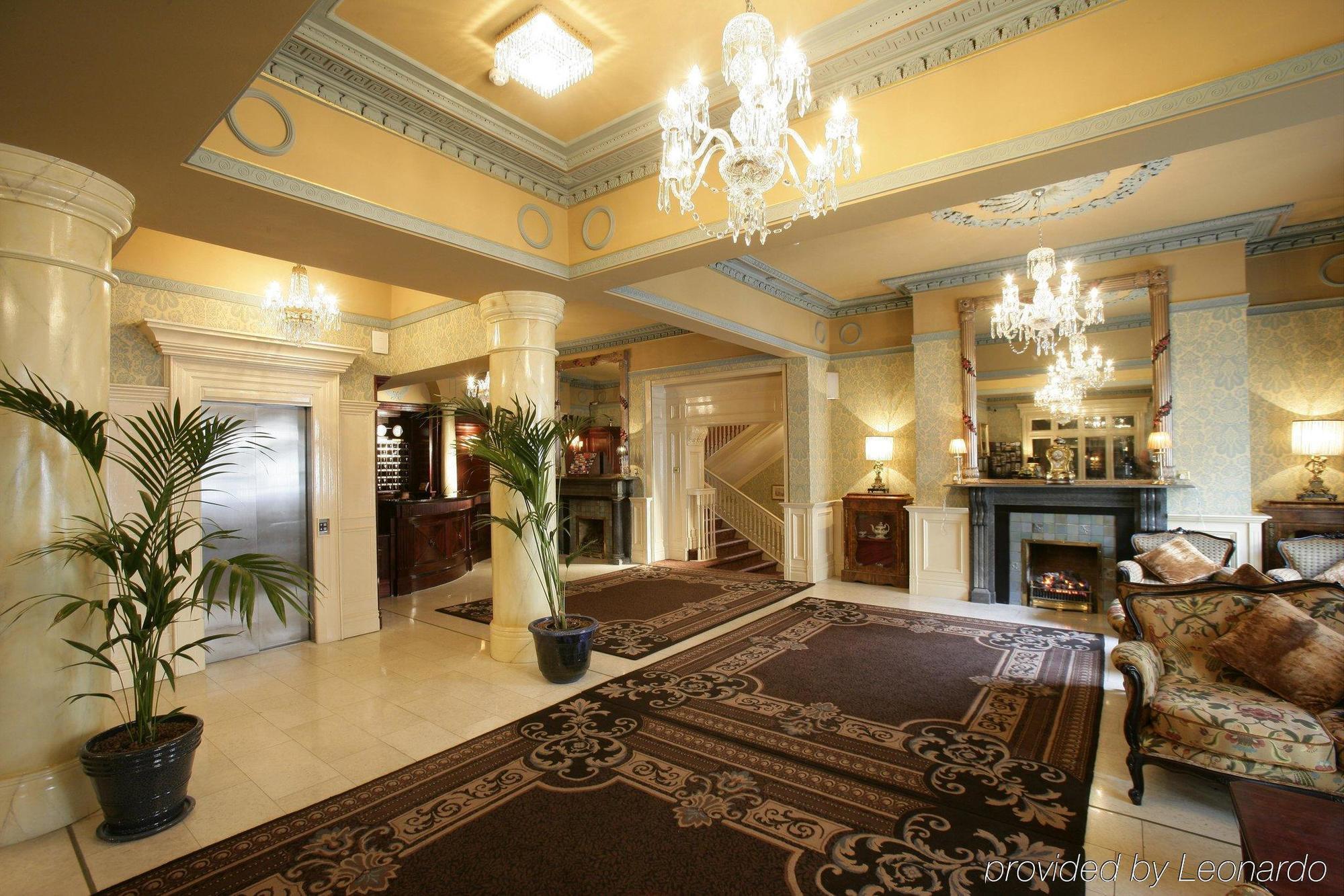 Buswells Hotel