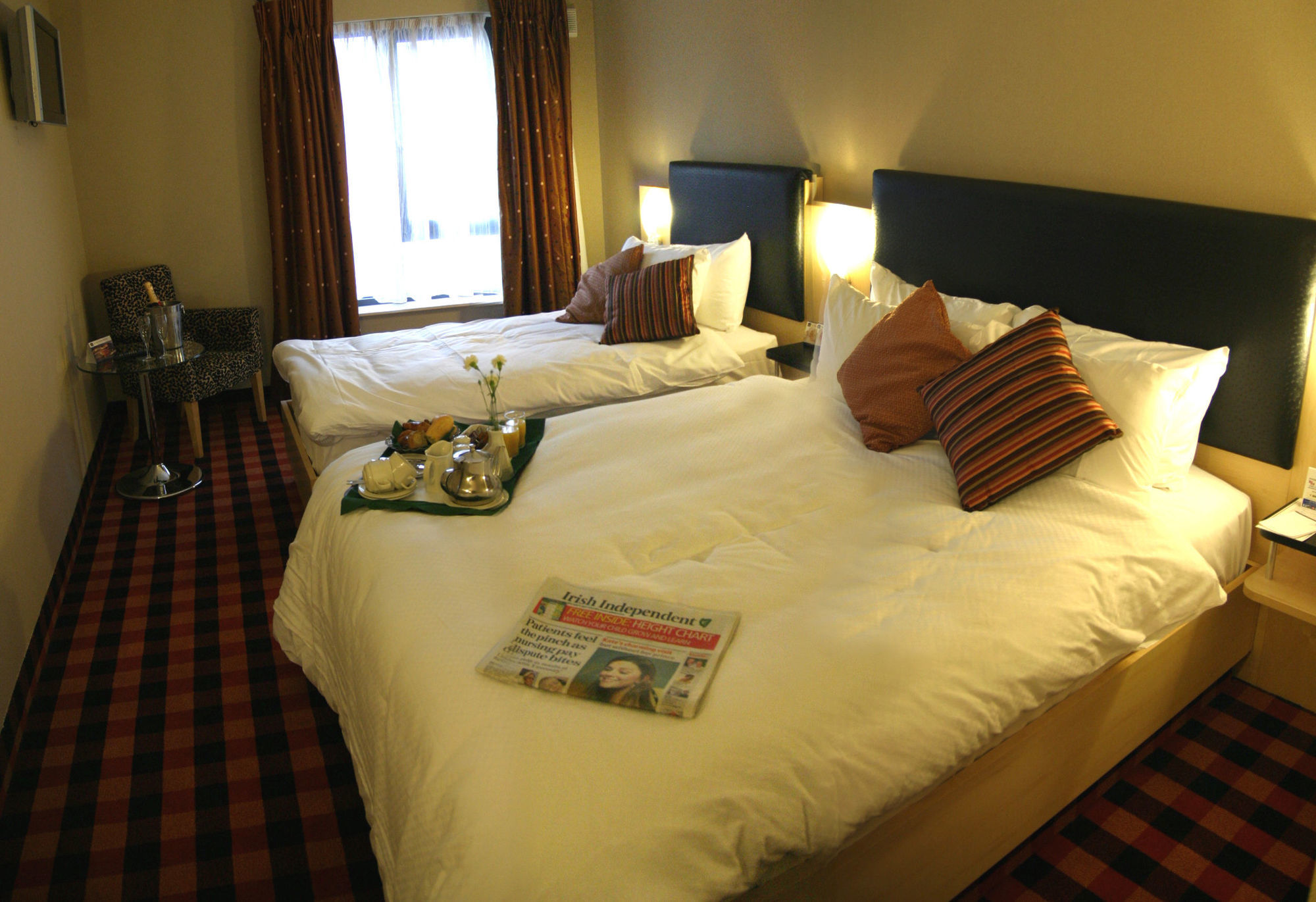 Academy Plaza Hotel 3*