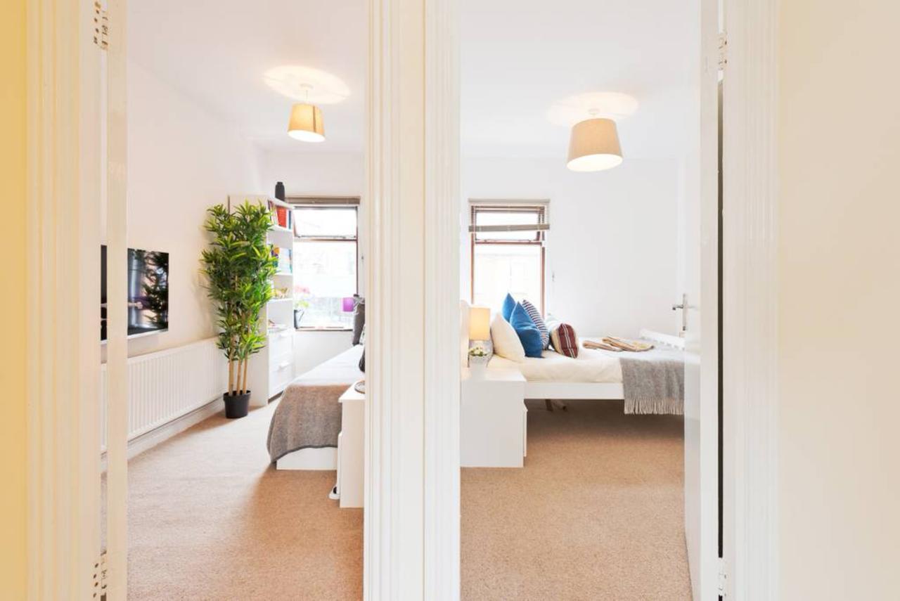 Apartment 2 Bedroom Riverside Sleeps 5 *