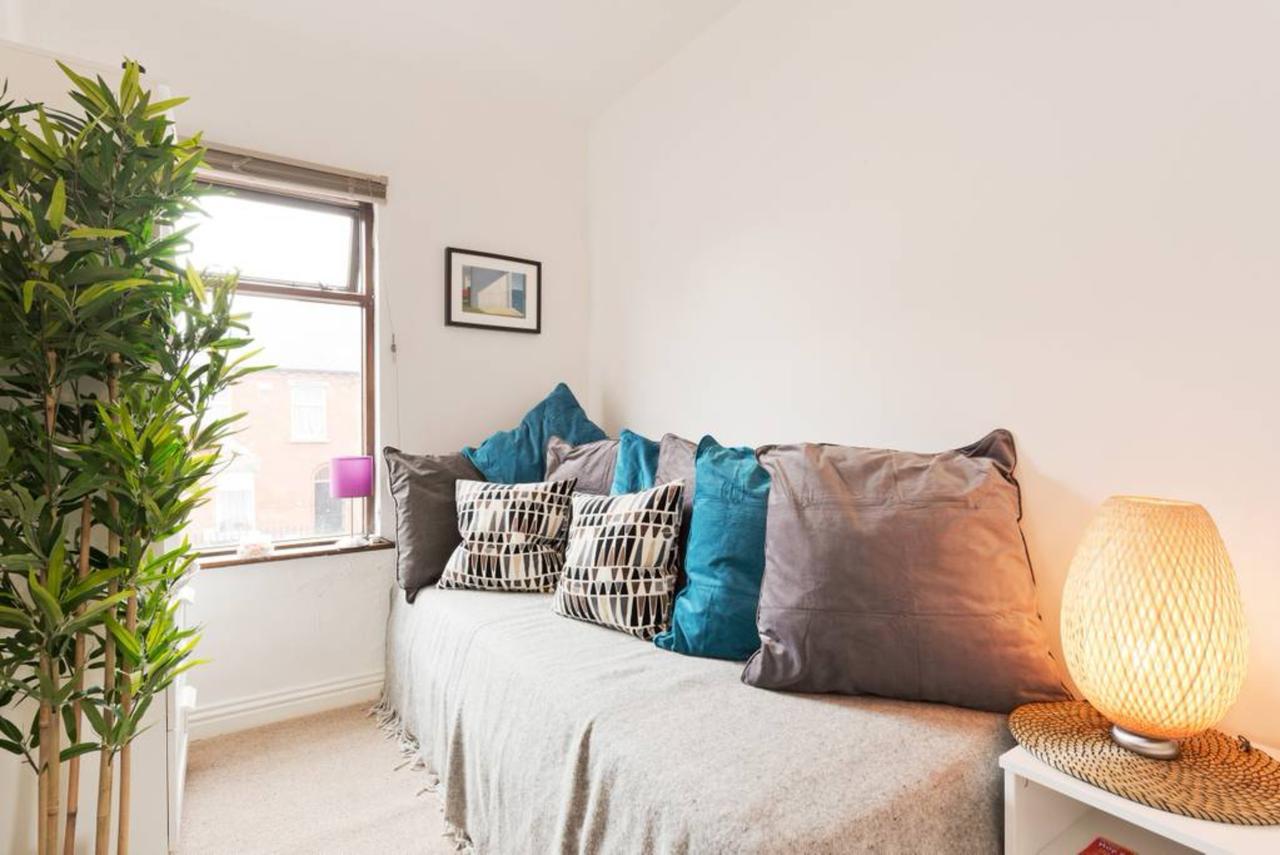Apartment 2 Bedroom Riverside Sleeps 5