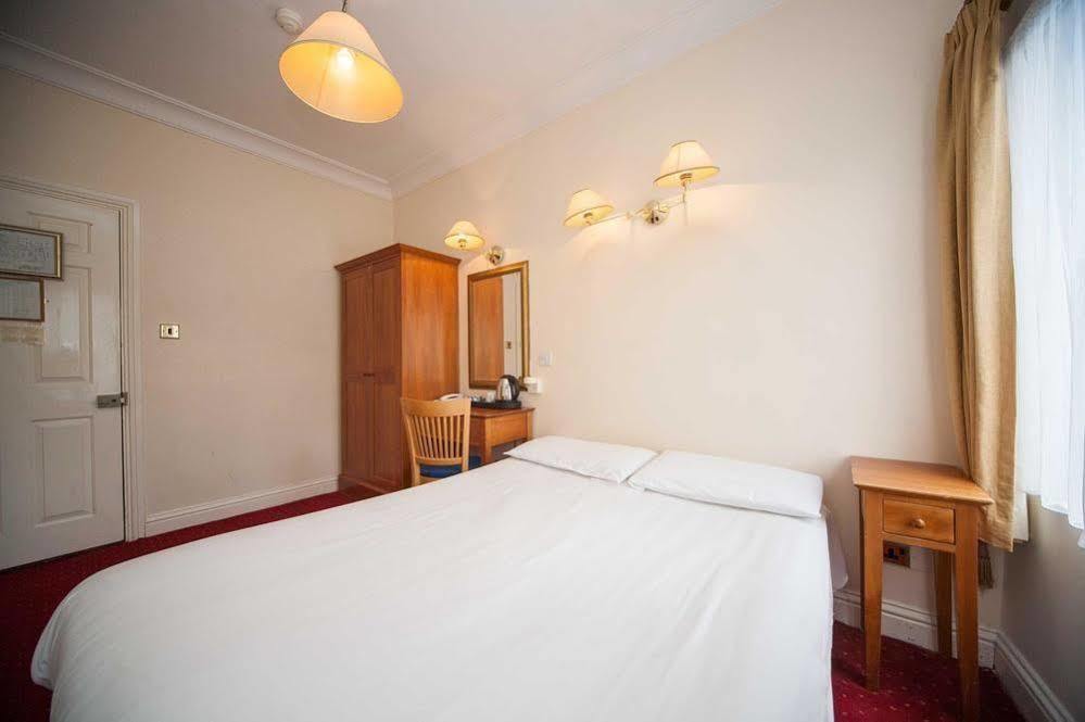 Lynams Hotel