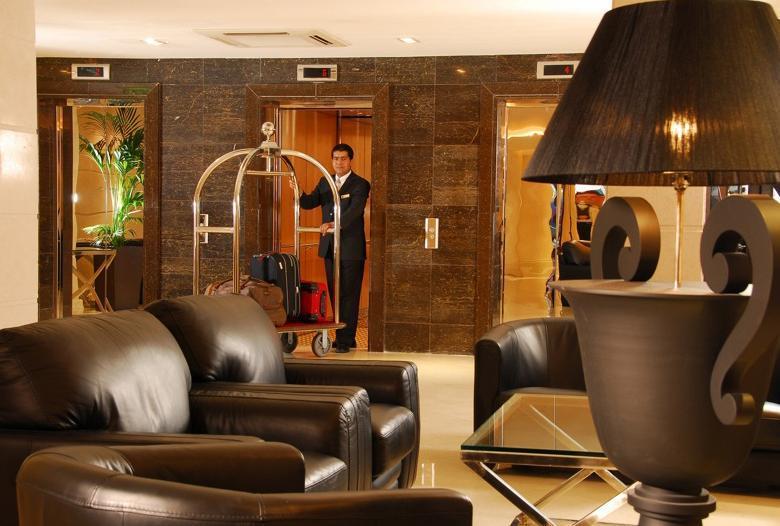 Hotel Academy Plaza 3*