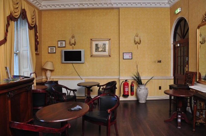 Lynams Hotel 2*
