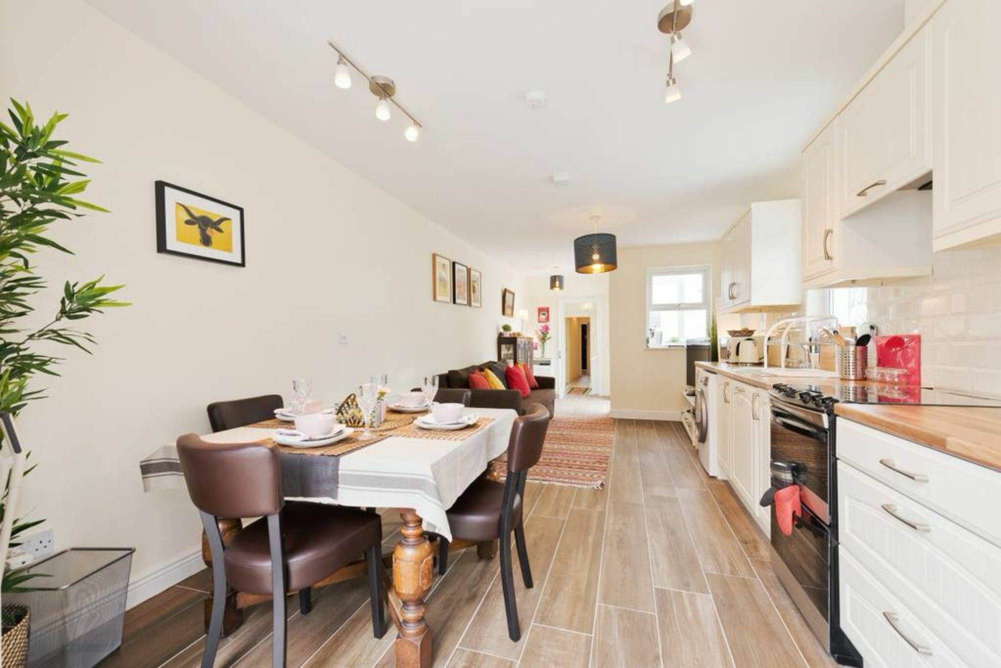 2 Bedroom Riverside Sleeps 5 Apartment