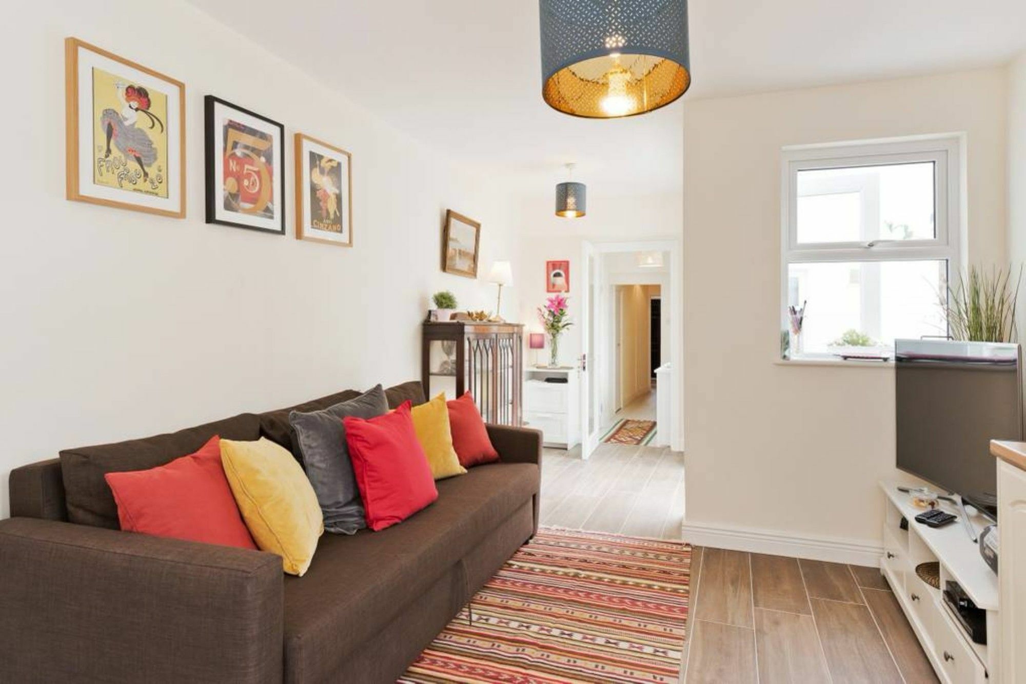 2 Bedroom Riverside Sleeps 5 Apartment