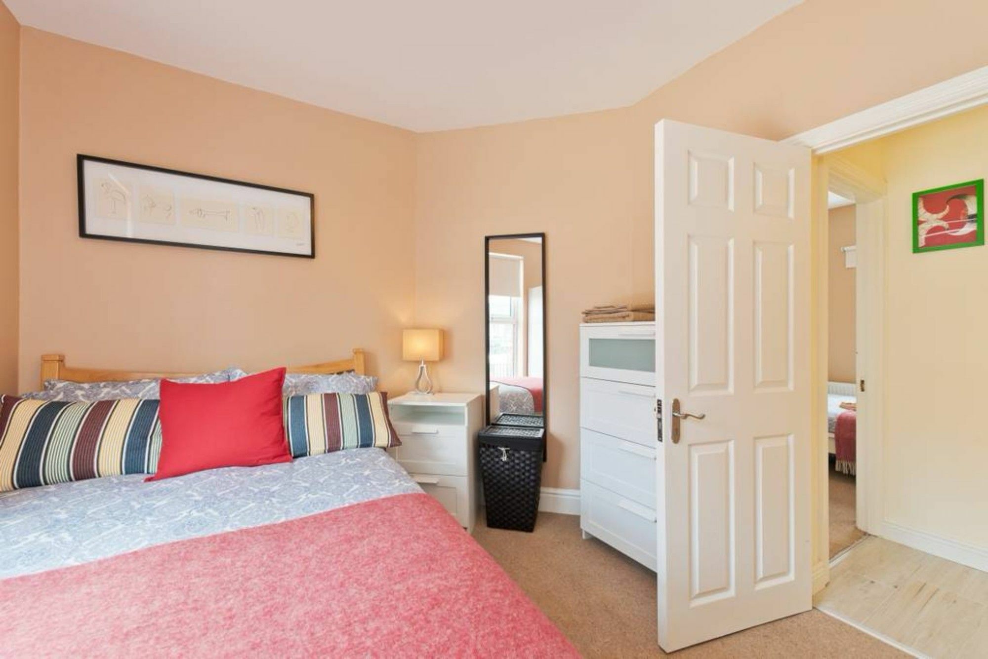 Apartment 2 Bedroom Riverside Sleeps 5 *