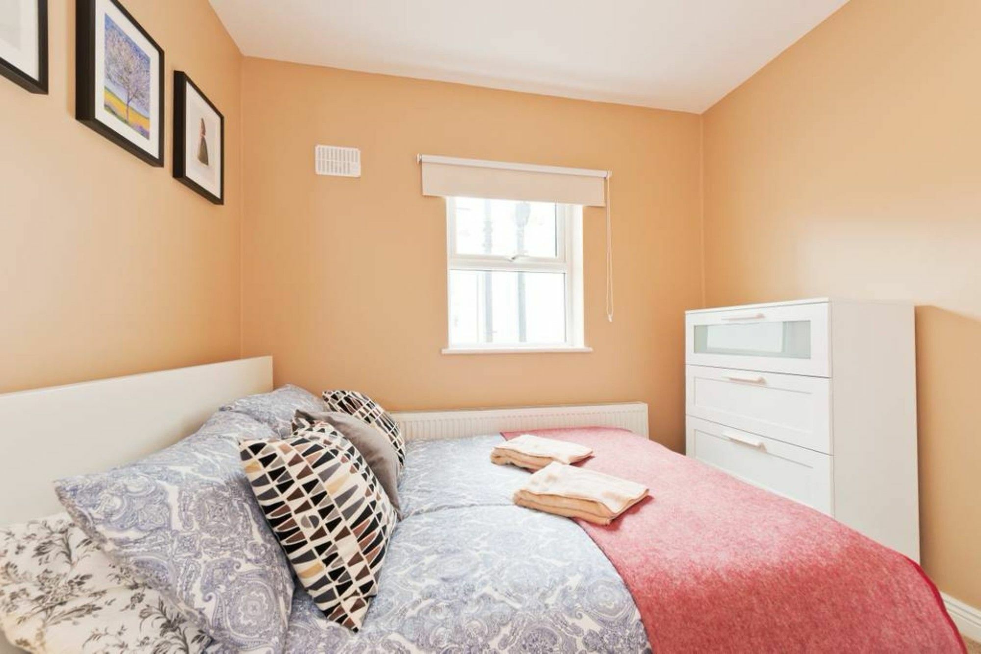 2 Bedroom Riverside Sleeps 5 *