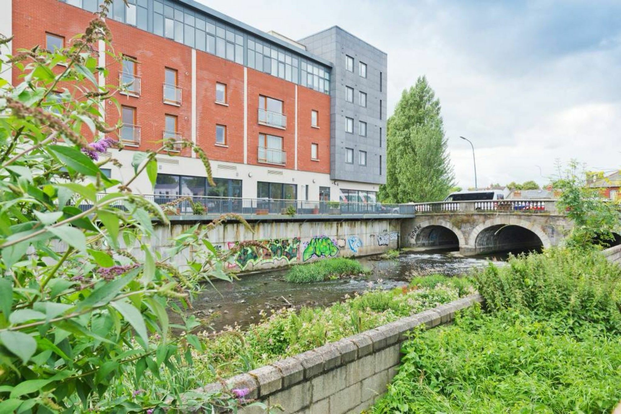 2 Bedroom Riverside Sleeps 5 * Dublin