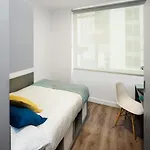 Zeni Ensuite, In The Vibrant Docklands