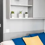 Zeni Ensuite, In The Vibrant Docklands