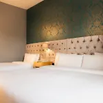 Camden Deluxe Hotel