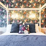4 Poster Luxury Georgian Apartment