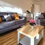 Large Bright Apt With Balcony South Dublin City
