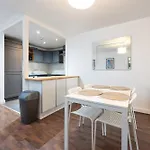 Contemporary 2Br Flat In Dublin\'S Cultural Hub