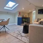 Upgraded Loft Style Duplex At Rathmines Village