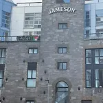 Cozy Double Room In Vibrant Smithfield Apartment