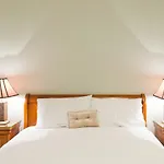 The George Bernard Shaw Suite