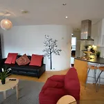 Metrostays - Stephen\'S Green 7-2