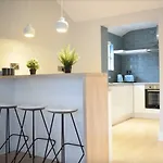 1 Bedroom Apartment Next To The Grand Canal