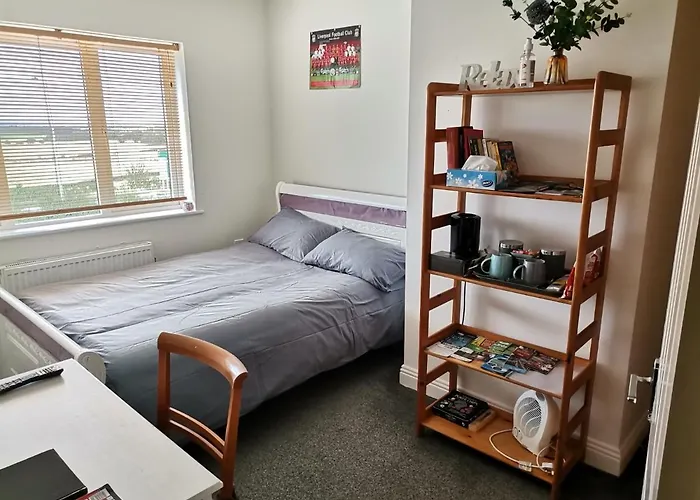 Bright And Cozy Room With Double Bed, Private Bathroom Not Ensuite, Breakfast To Go