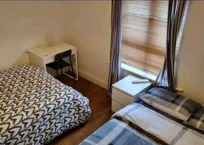 1 Cozy Bedroom Near Airport And City Centre 3People
