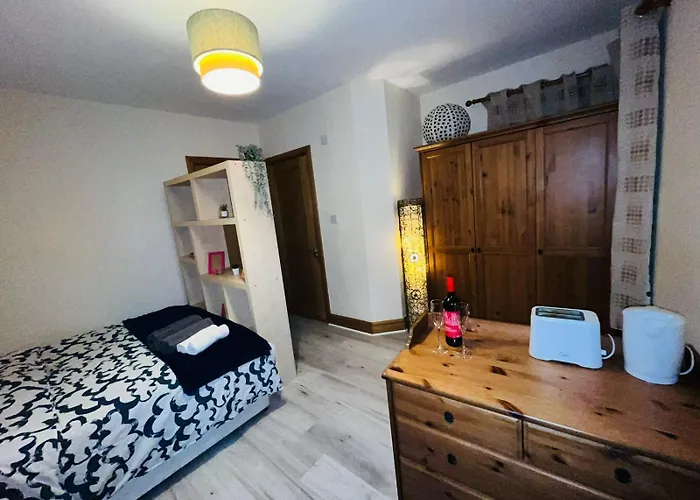 Bedroom + Bathroom D8