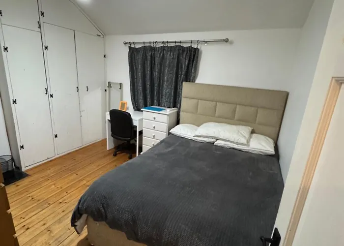 Cozy Double Bedroom
